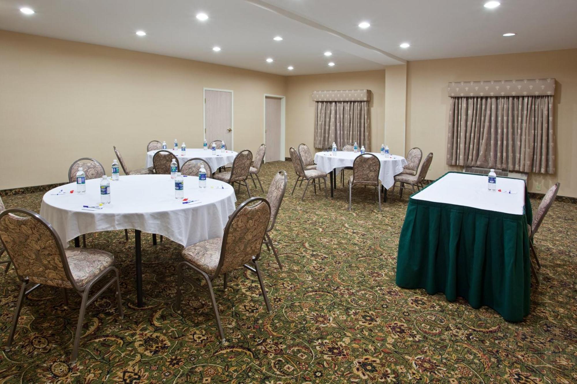 Holiday Inn Express Hotel & Suites Marion By Ihg Bagian luar foto