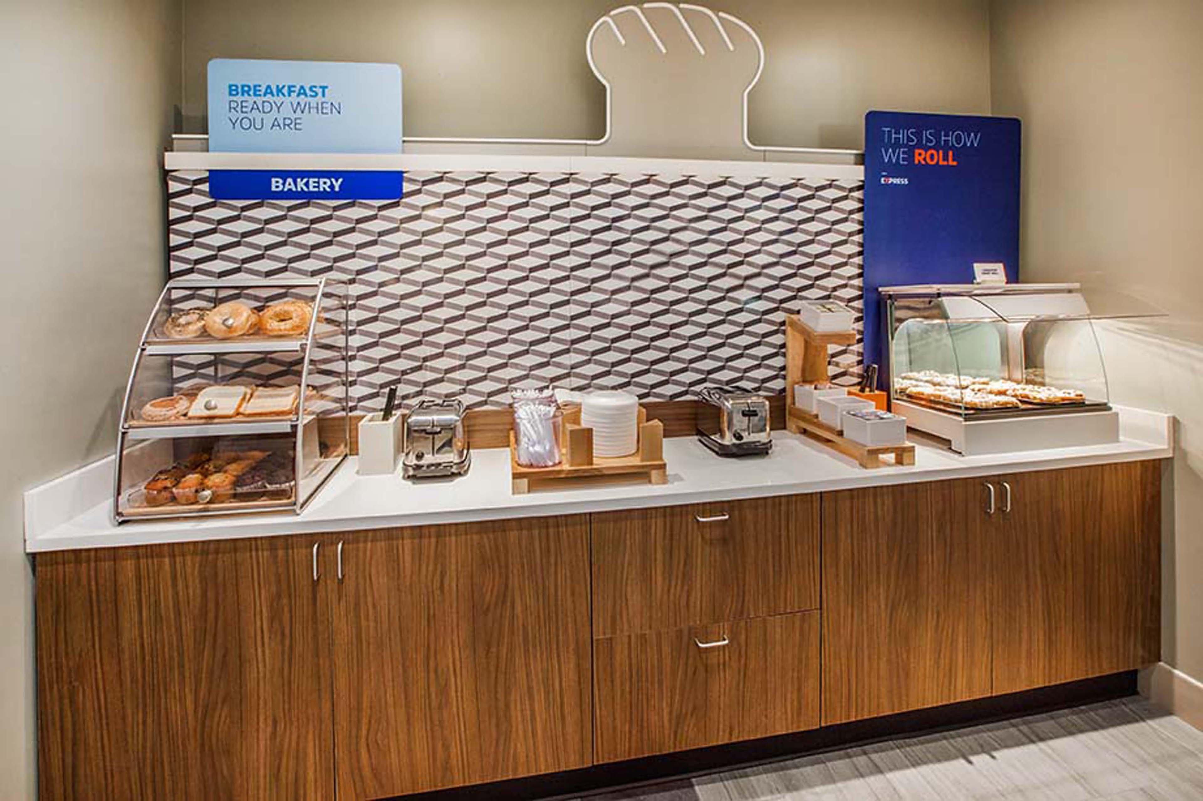 Holiday Inn Express Hotel & Suites Marion By Ihg Bagian luar foto