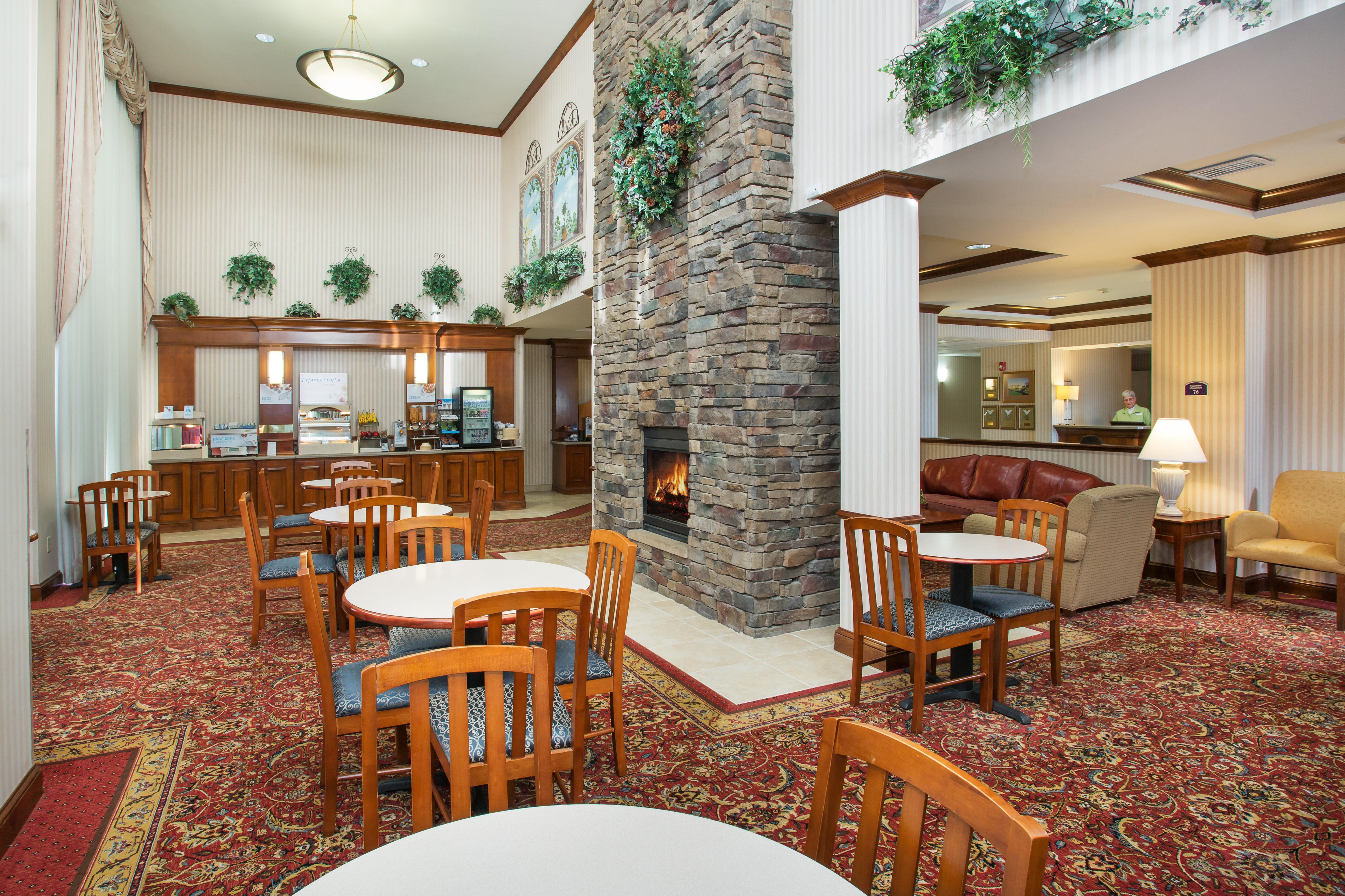 Holiday Inn Express Hotel & Suites Marion By Ihg Bagian luar foto