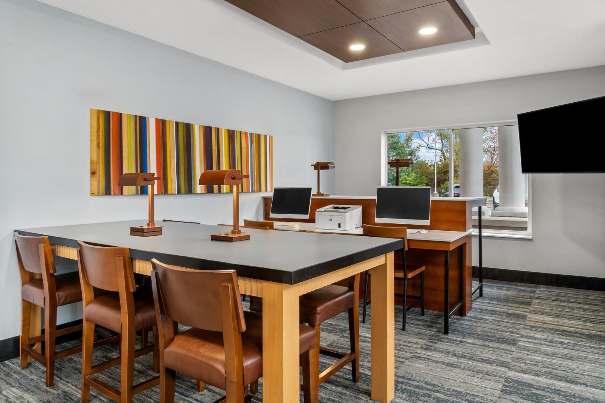 Holiday Inn Express Hotel & Suites Marion By Ihg Bagian luar foto