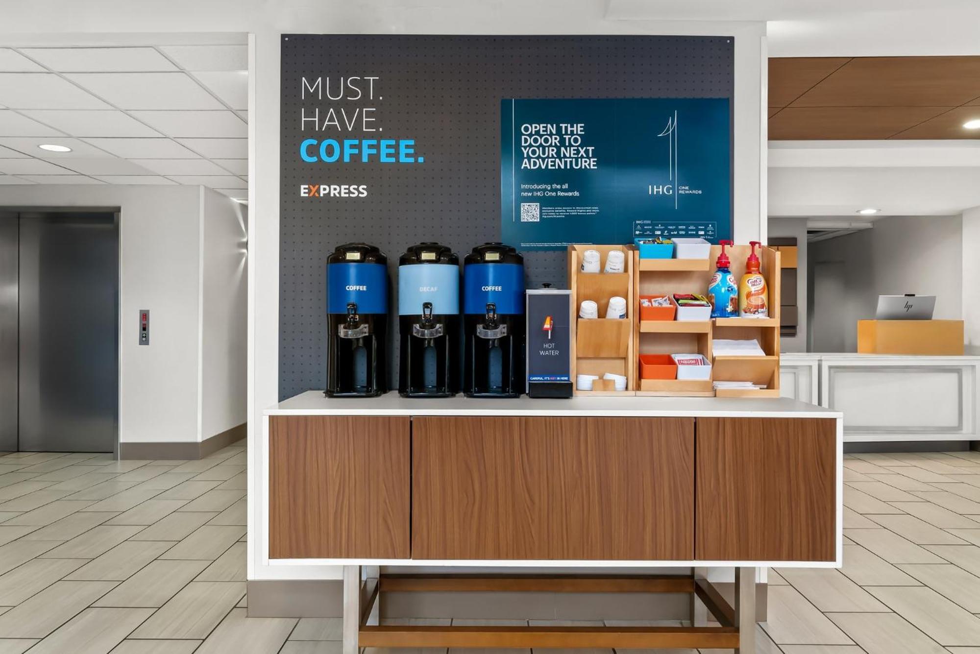 Holiday Inn Express Hotel & Suites Marion By Ihg Bagian luar foto