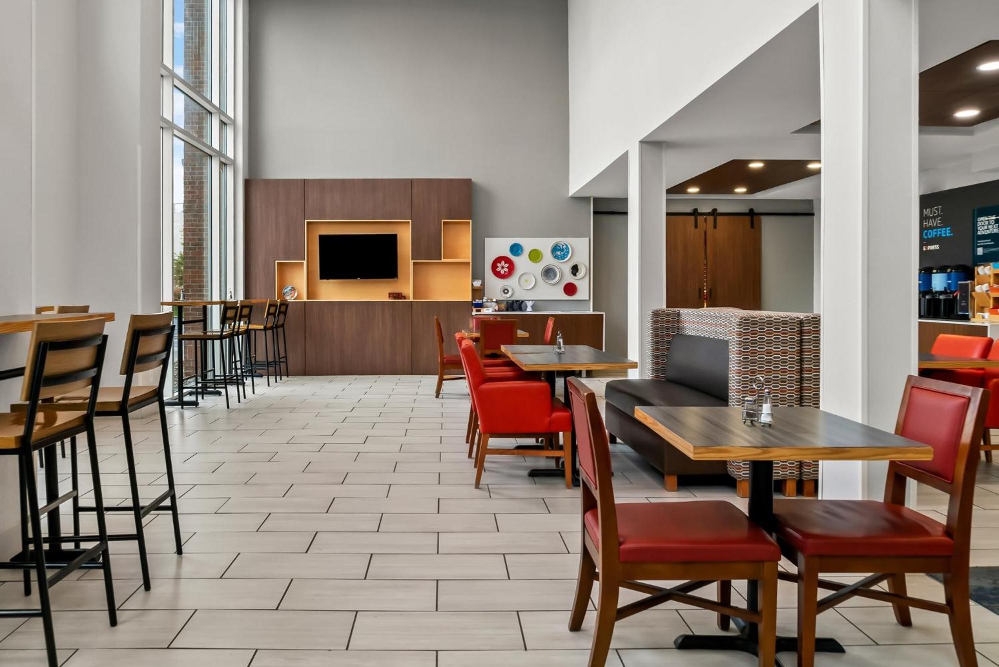 Holiday Inn Express Hotel & Suites Marion By Ihg Bagian luar foto