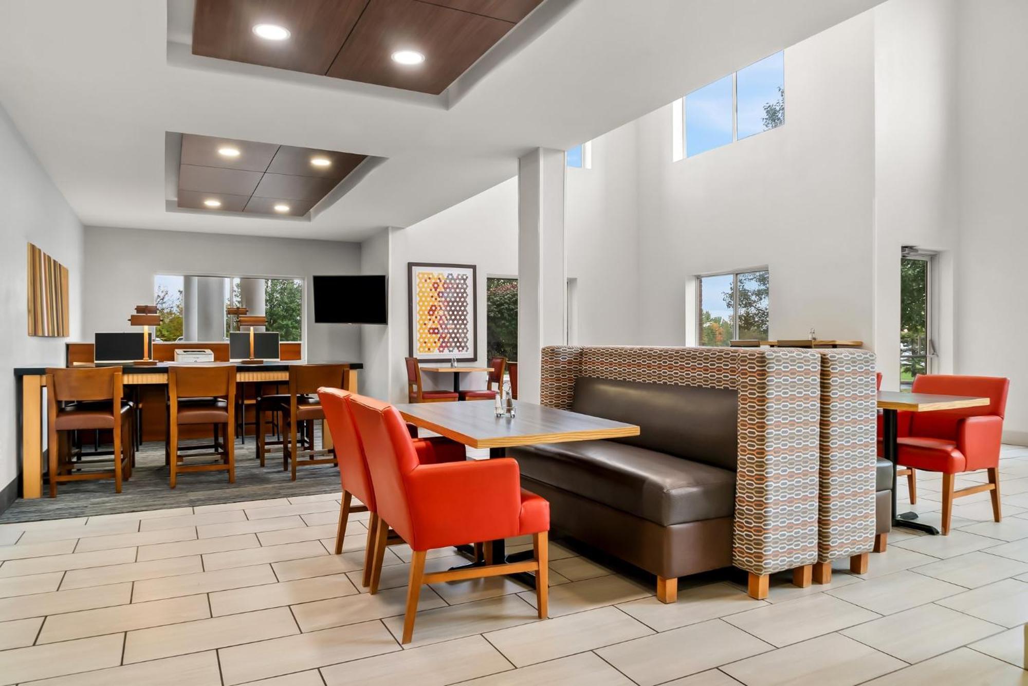 Holiday Inn Express Hotel & Suites Marion By Ihg Bagian luar foto