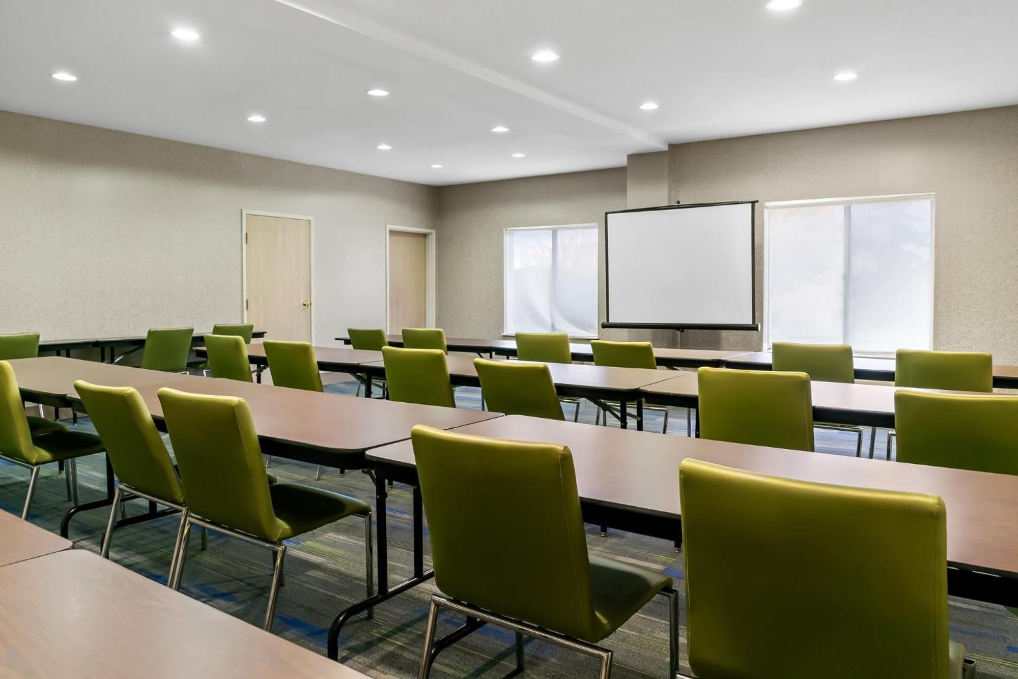 Holiday Inn Express Hotel & Suites Marion By Ihg Bagian luar foto