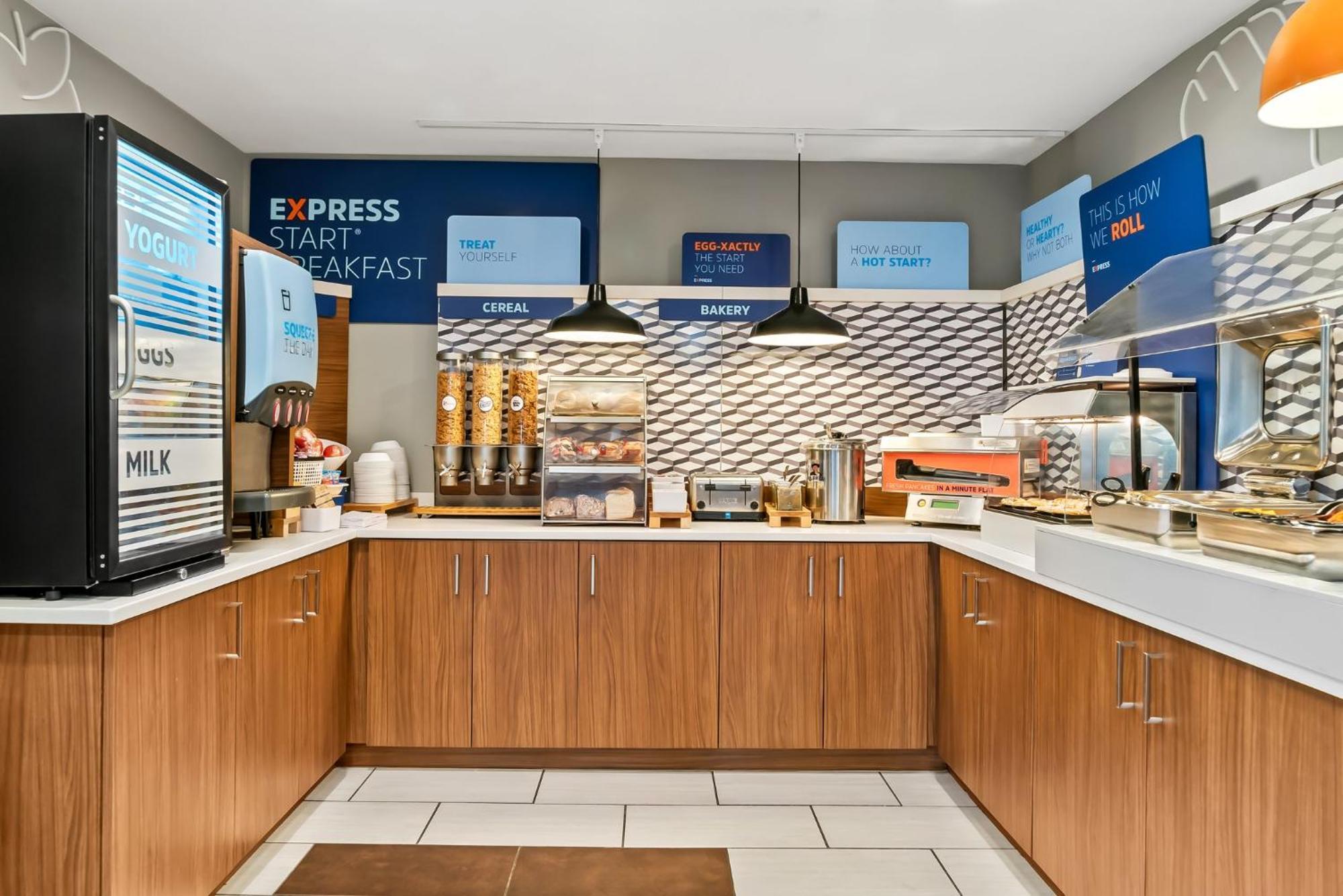 Holiday Inn Express Hotel & Suites Marion By Ihg Bagian luar foto