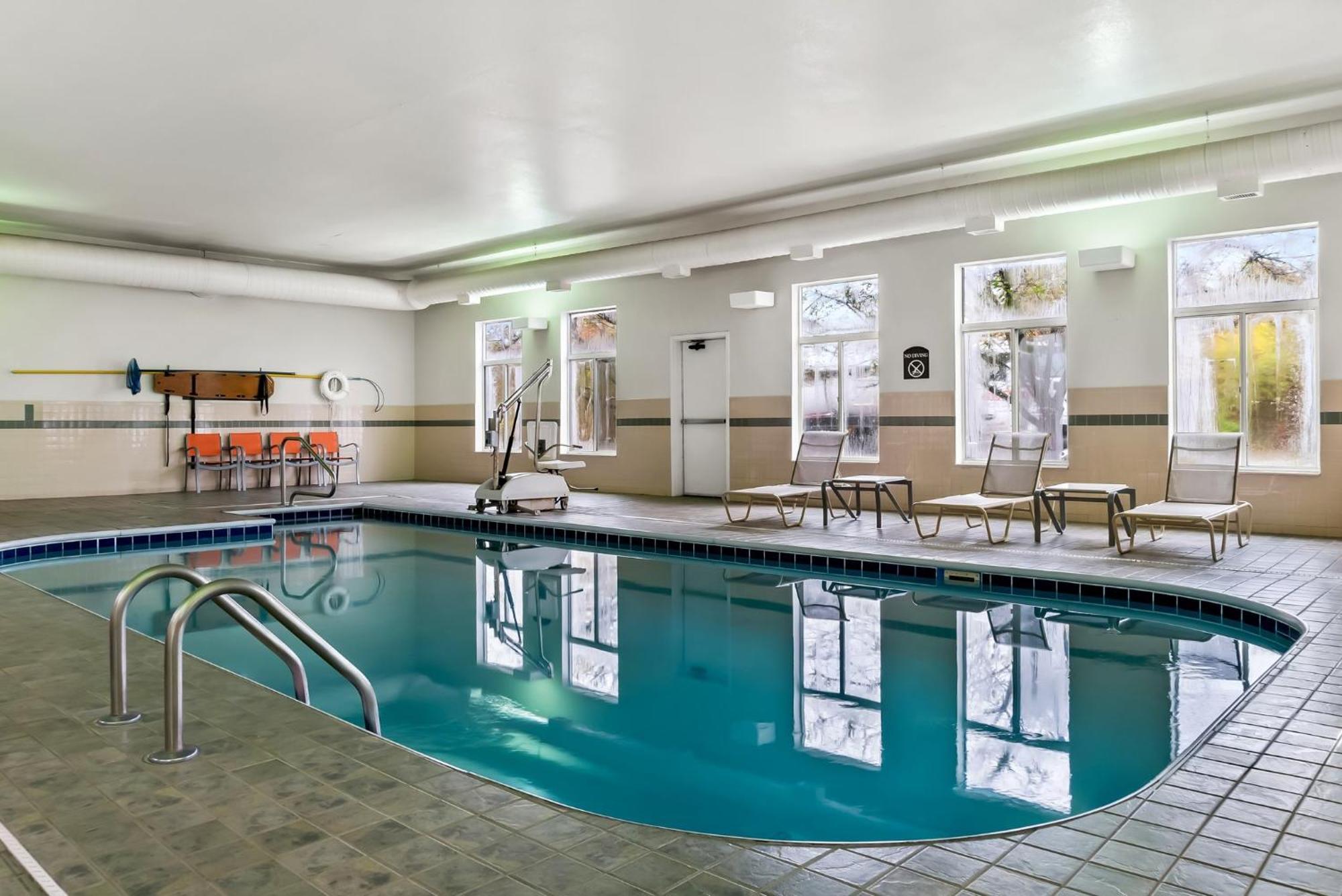 Holiday Inn Express Hotel & Suites Marion By Ihg Bagian luar foto